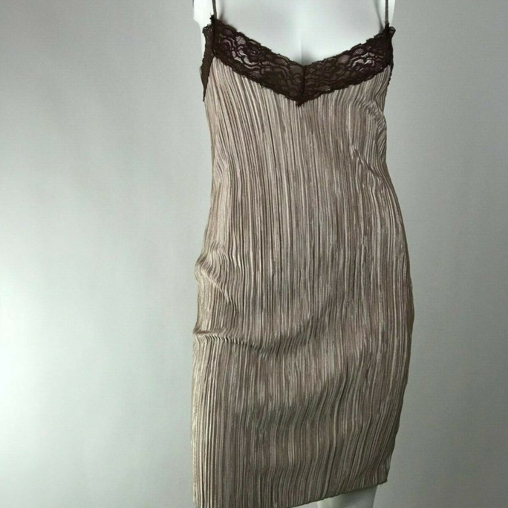 DISCOVERY CLOTHING COMPANY DRESS- SIZE MEDIUM